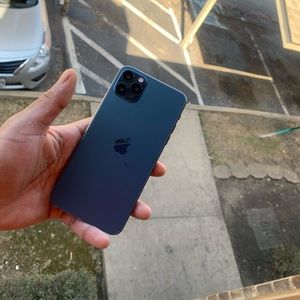 Blue 12 pro max I’ll take 500 cash today